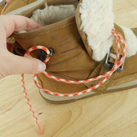 Ugg Size 7 Boots Cold Weather Hiker Gorpcore Utility Shearling Brown Preppy Boho - Picture 16 of 16